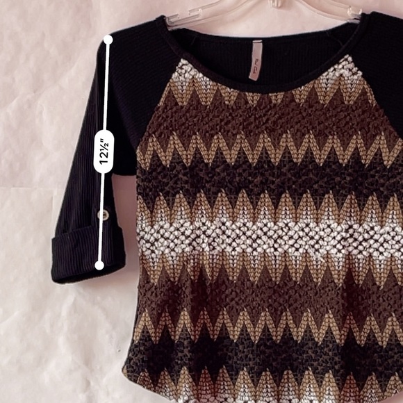 Academia Black & Brown Textured Top 🔲🤎🦇 - Picture 9 of 10